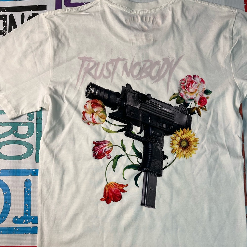 Trust nobody graphic tee sz various
