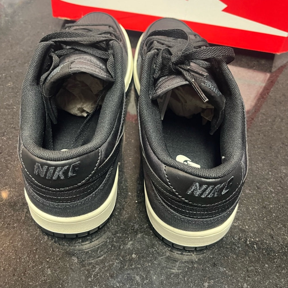 Sz various Nike dunks black lows