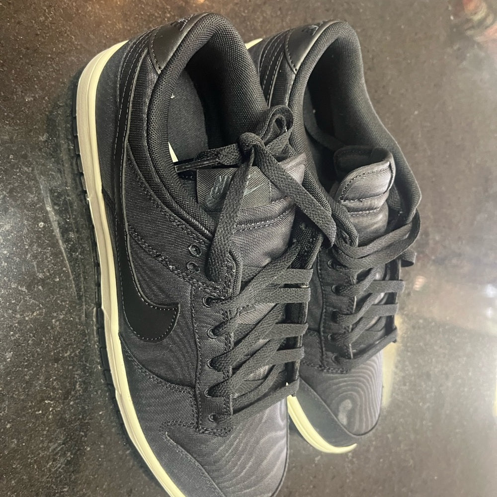 Sz various Nike dunks black lows