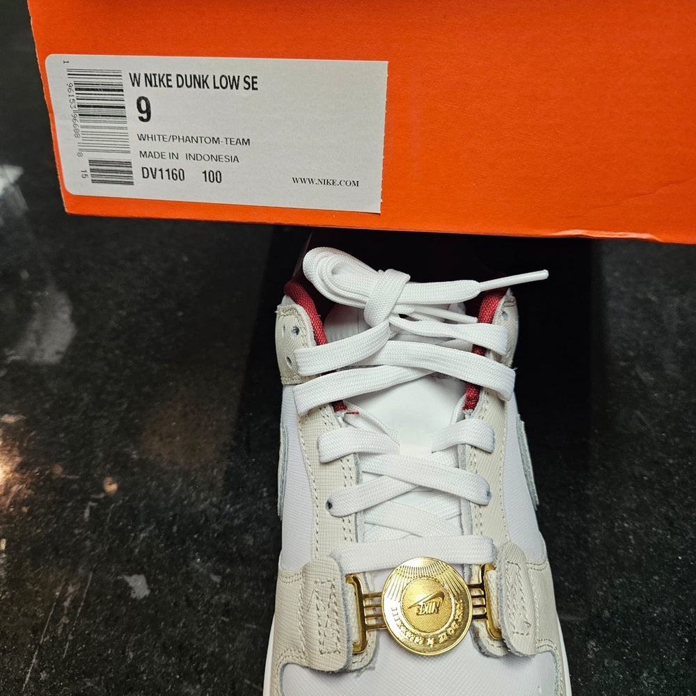 Sz Various Nike Dunk Low SE
Just Do It White Phantom (Women's)