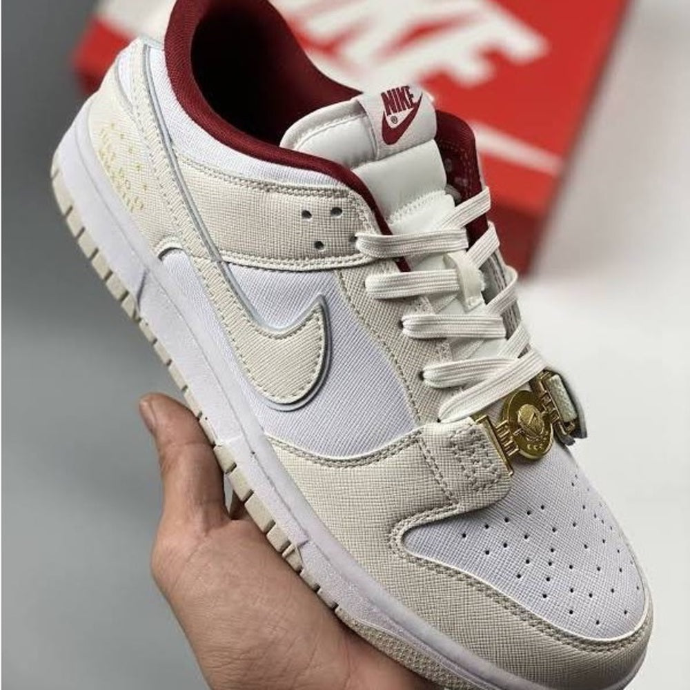 Sz Various Nike Dunk Low SE
Just Do It White Phantom (Women's) unisex