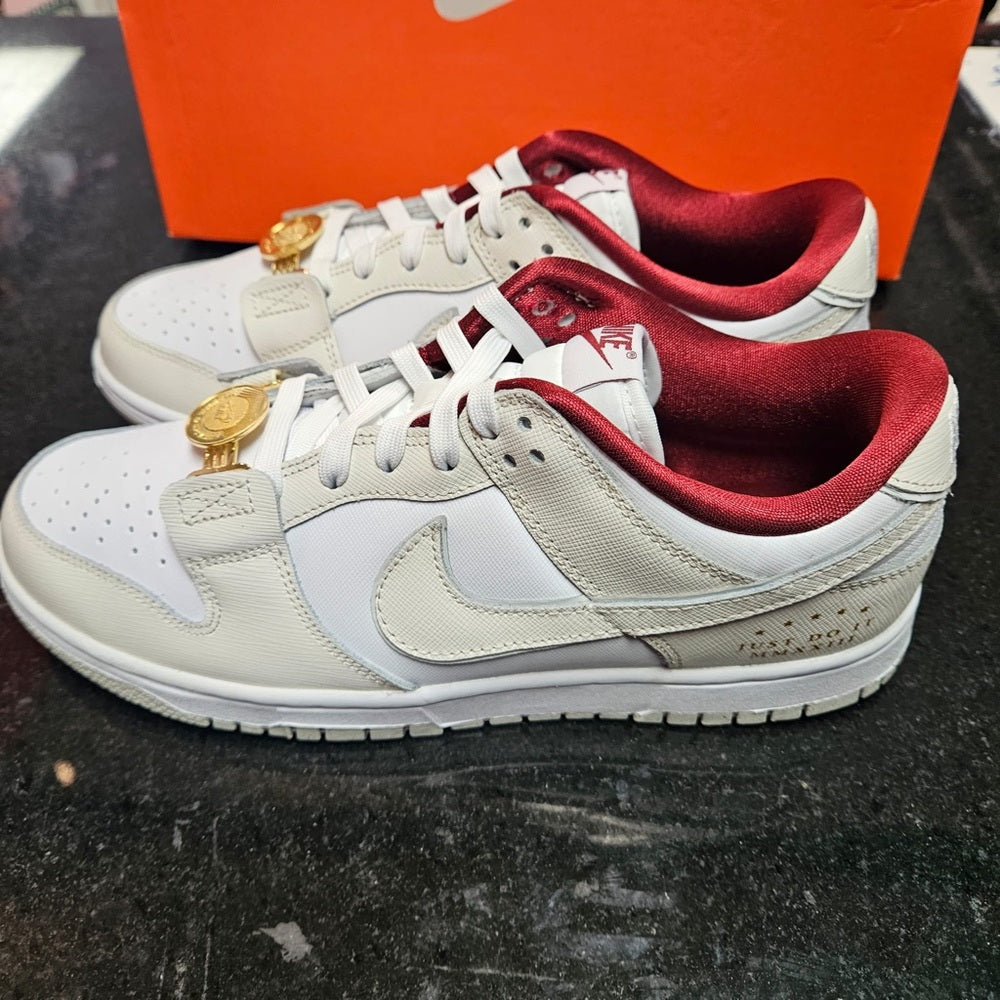 Sz Various Nike Dunk Low SE
Just Do It White Phantom (Women's) unisex