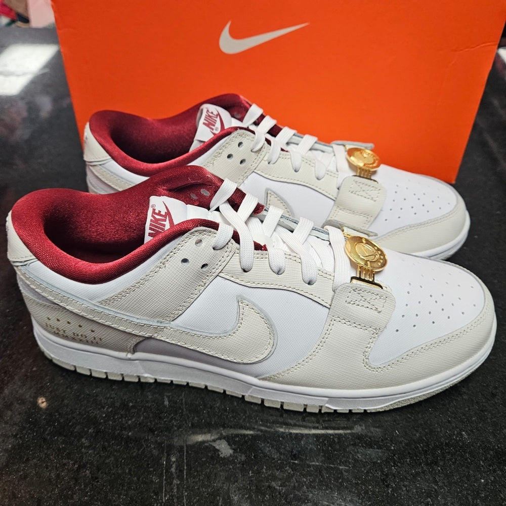 Sz Various Nike Dunk Low SE
Just Do It White Phantom (Women's) unisex