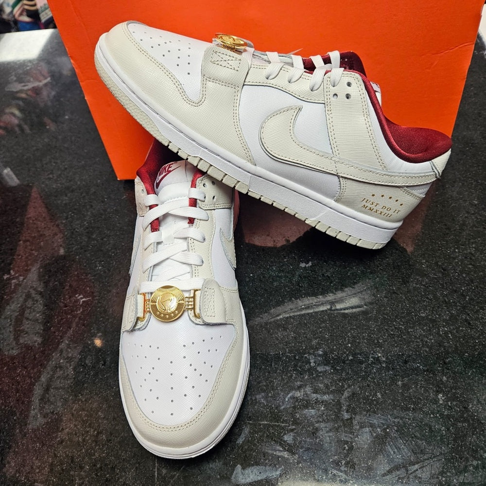 Sz Various Nike Dunk Low SE
Just Do It White Phantom (Women's) unisex