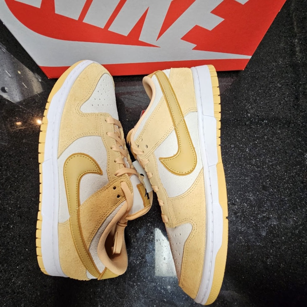 Nike Gold dunks sz 11.5 women’s NWB