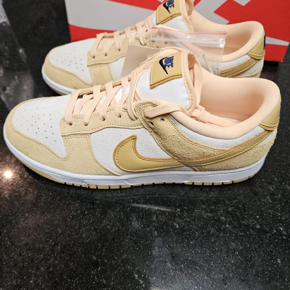Nike Gold dunks sz 11.5 women’s NWB