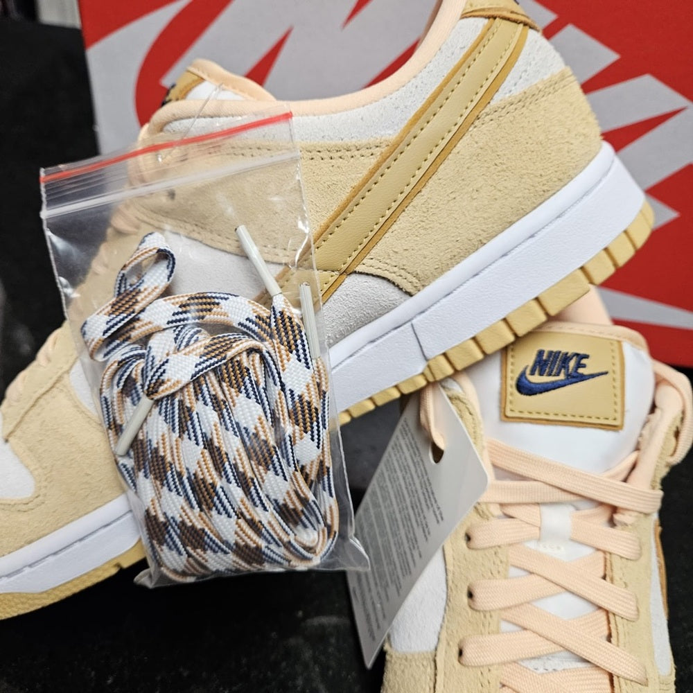 Nike Gold dunks sz 11.5 women’s NWB