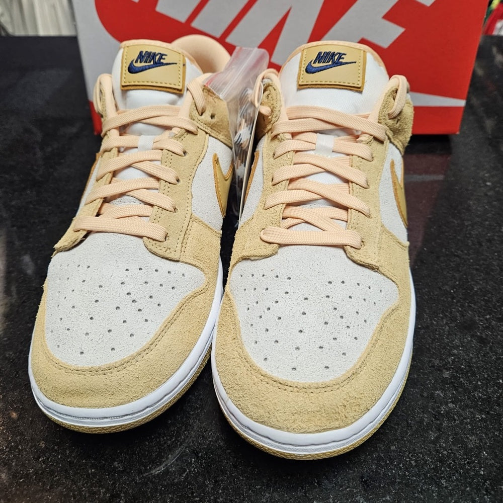 Nike Gold dunks sz 11.5 women’s NWB