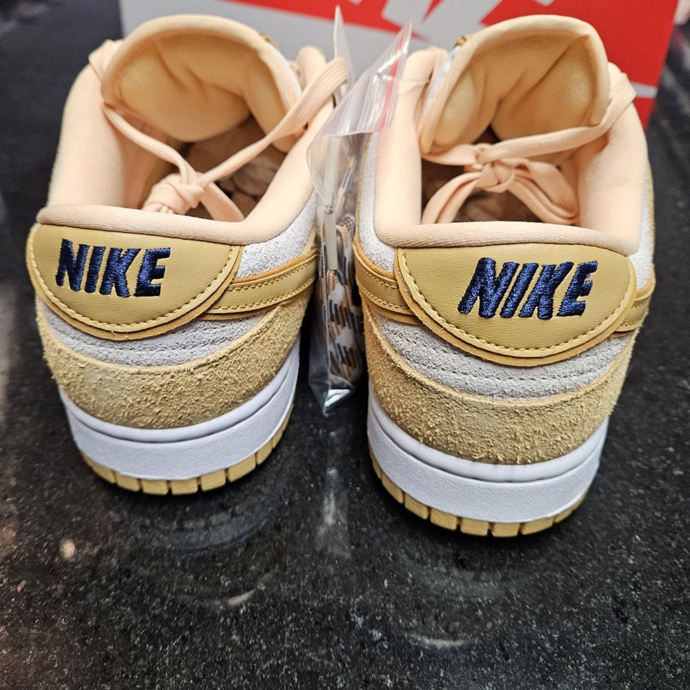 Nike Gold dunks sz 11.5 women’s NWB