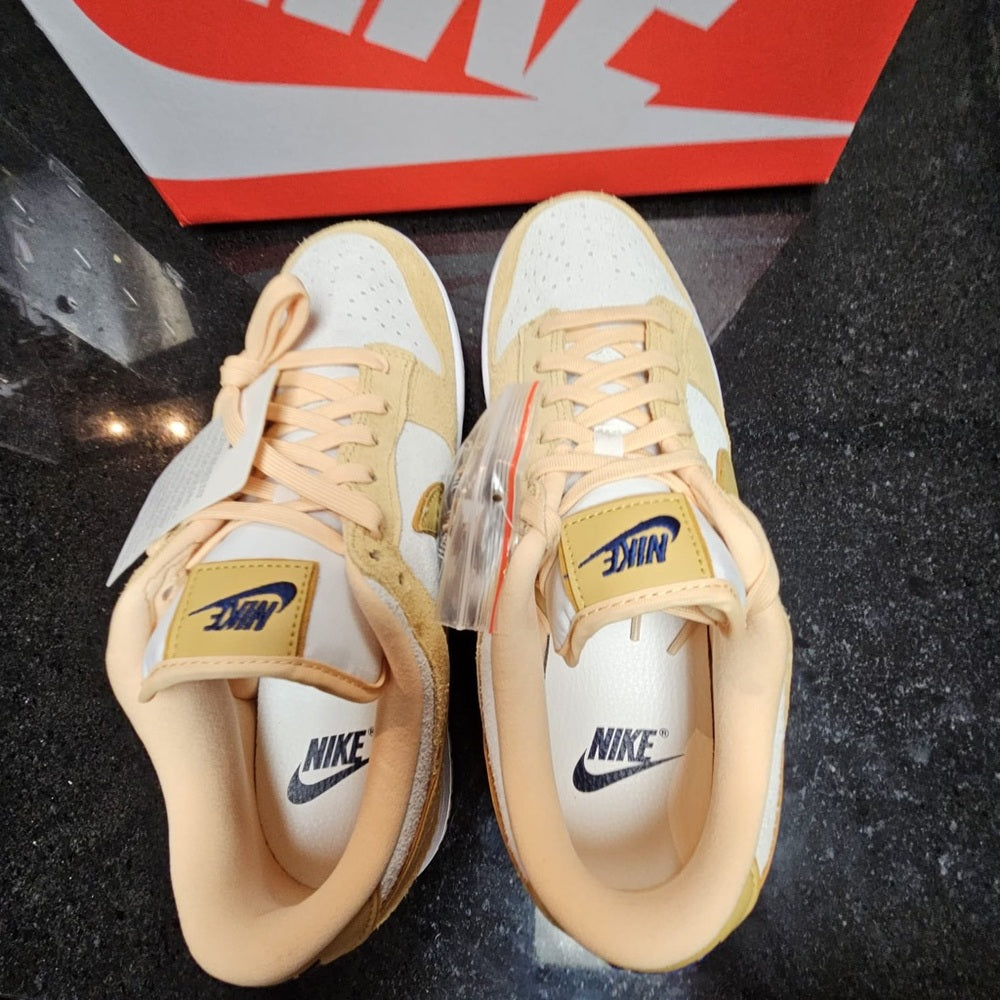 Nike Gold dunks sz 11.5 women’s NWB