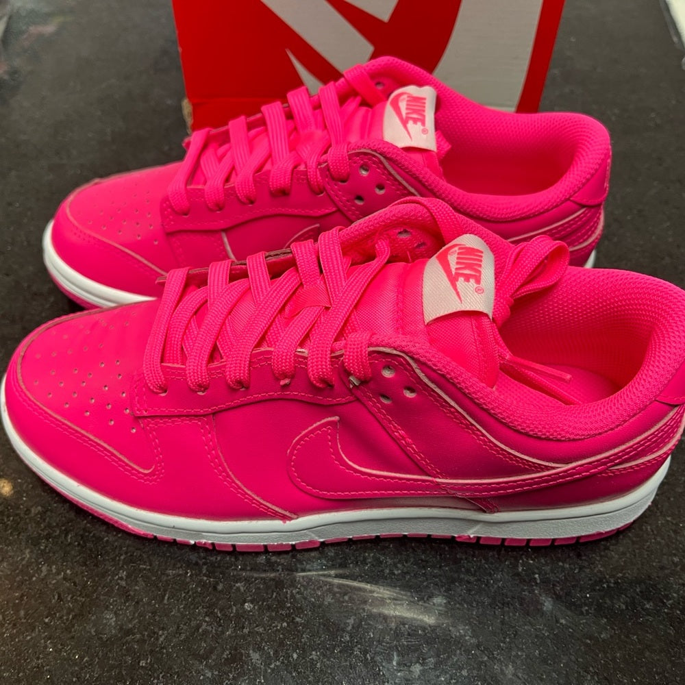 WMNS DUNK LOW
"Hot Pink" sz 7.5