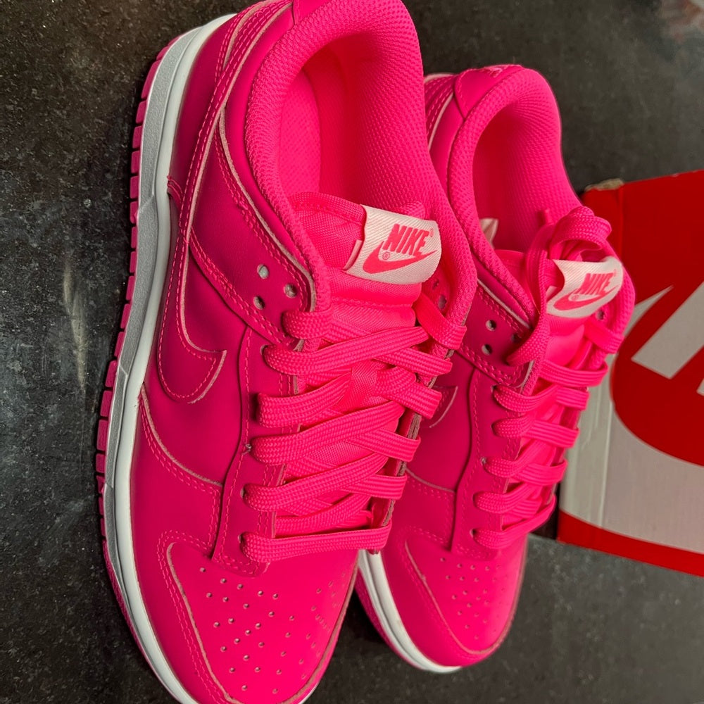 WMNS DUNK LOW
"Hot Pink" sz 7.5