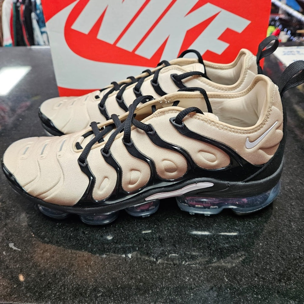 Sz Various  NIKE AIR VAPORMAX PLUS RUNNING SHOES