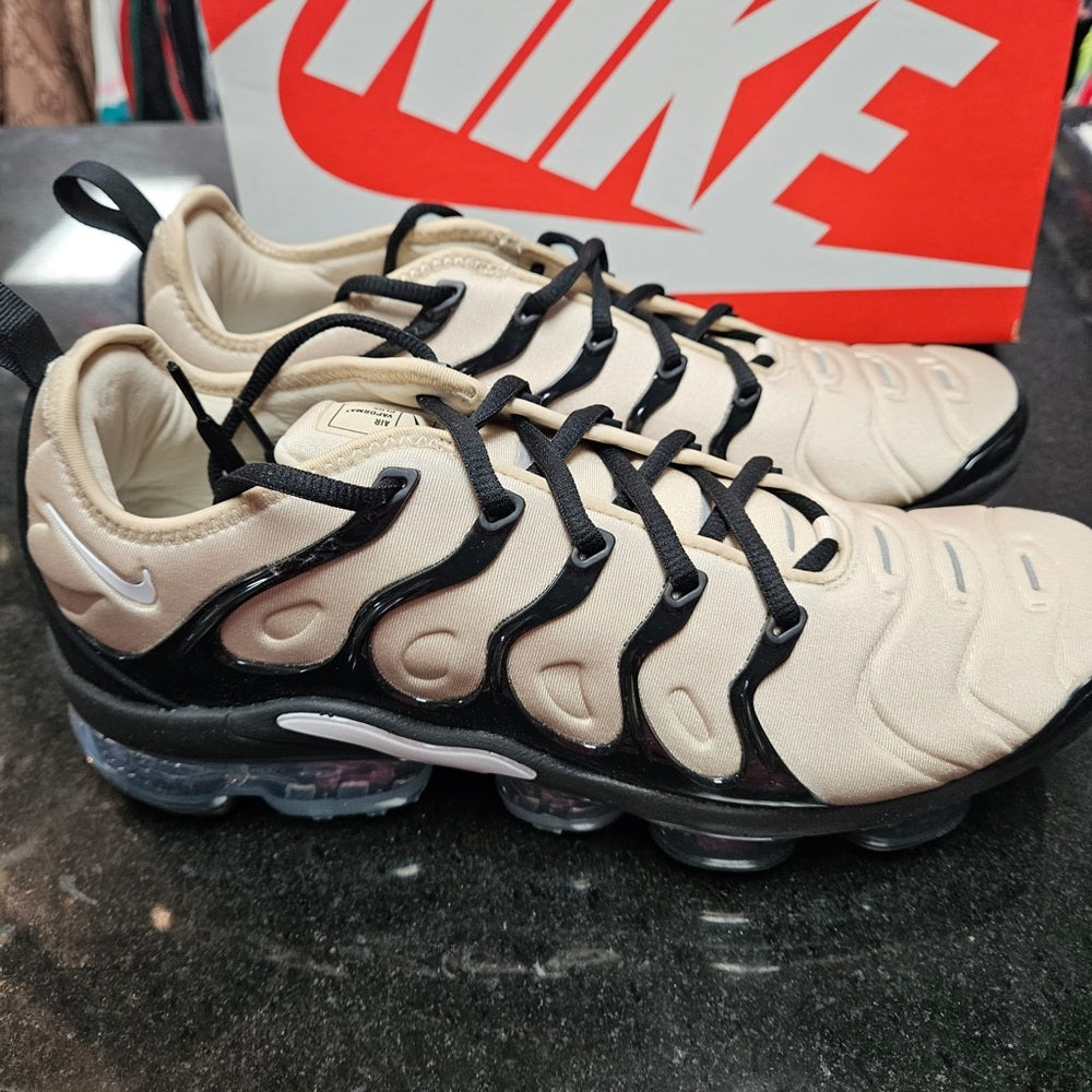 Sz Various  NIKE AIR VAPORMAX PLUS RUNNING SHOES
