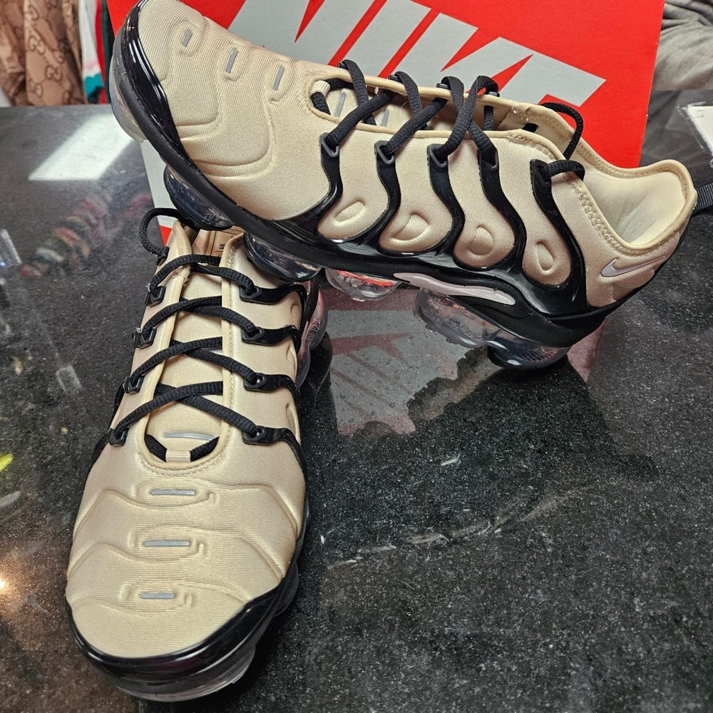Sz Various  NIKE AIR VAPORMAX PLUS RUNNING SHOES