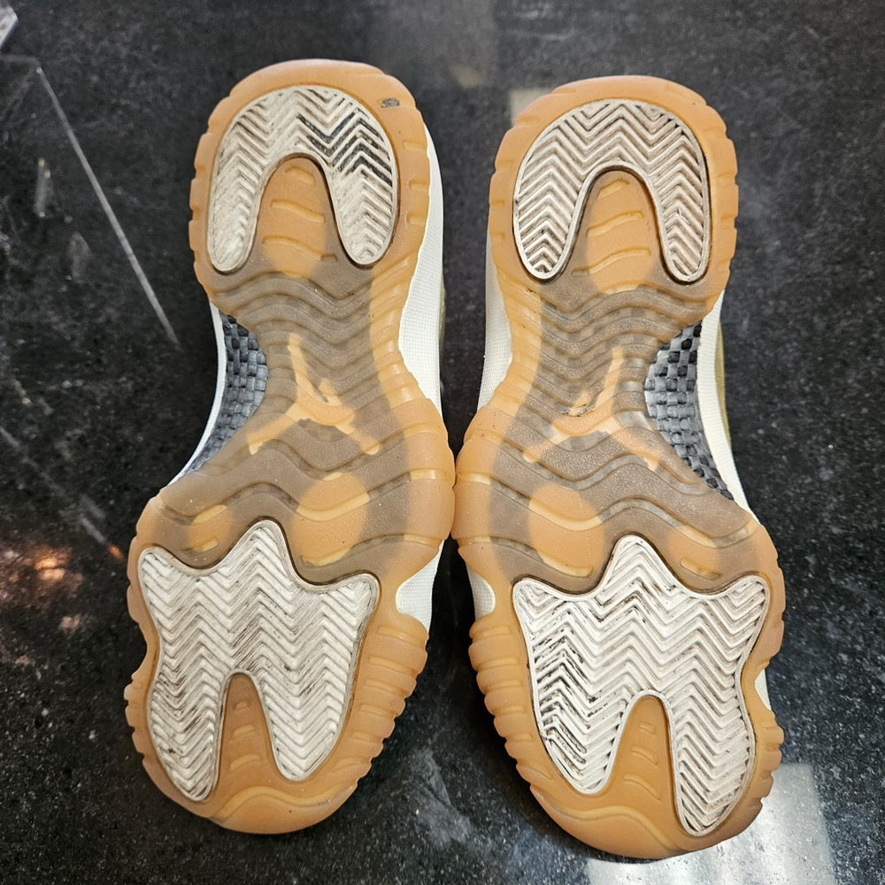 Sz 7 WMNS AIR JORDAN 11 RETRO
"Neutral Olive"