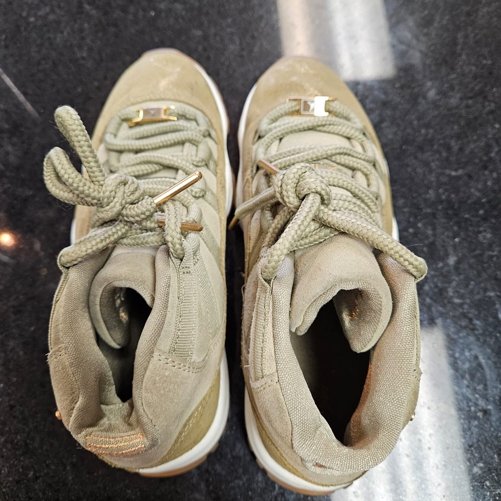 Sz 7 WMNS AIR JORDAN 11 RETRO
"Neutral Olive"