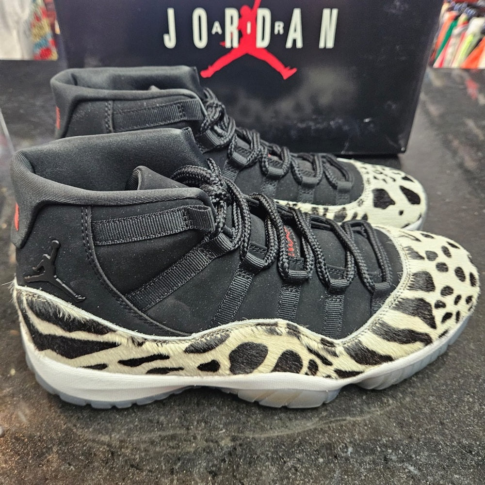 Sz Various AIR JORDAN 11 WMNS
"Animal Instinct"