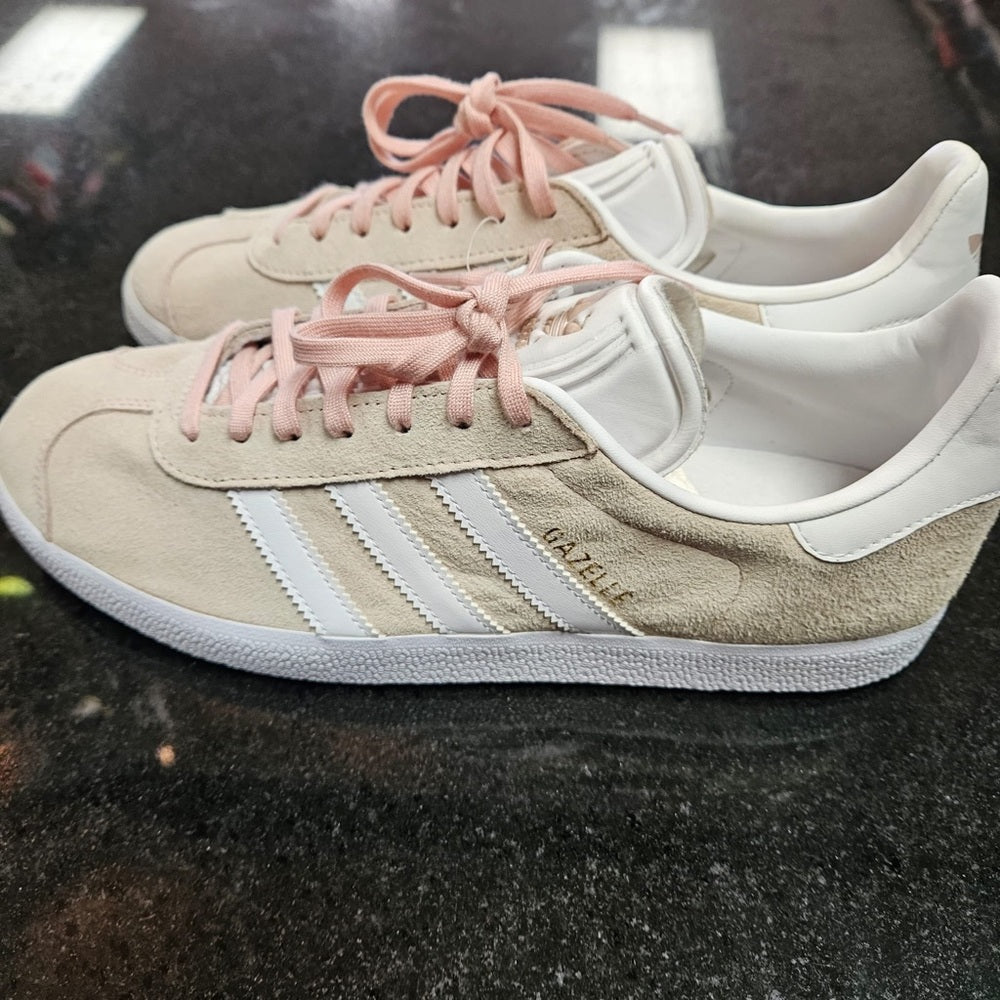 Sz 9 women’s adidas pink