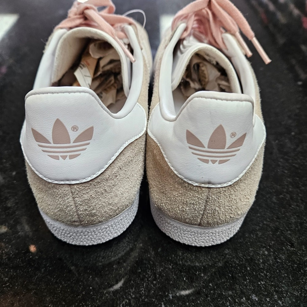 Sz 9 women’s adidas pink