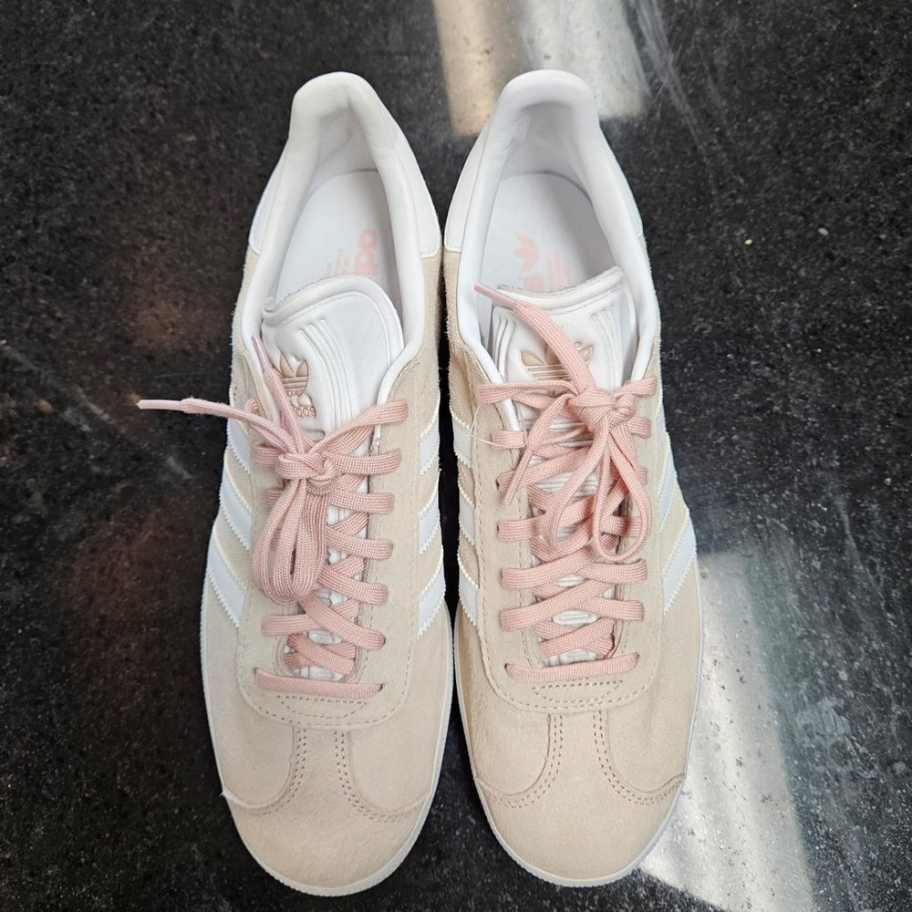 Sz 9 women’s adidas pink