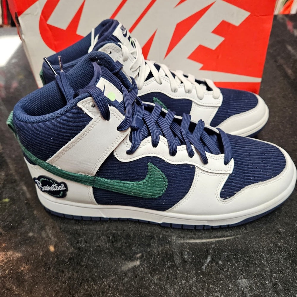 Sz 8.5 high top dunks great condition