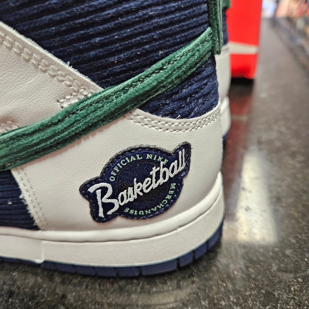 Sz 8.5 high top dunks great condition