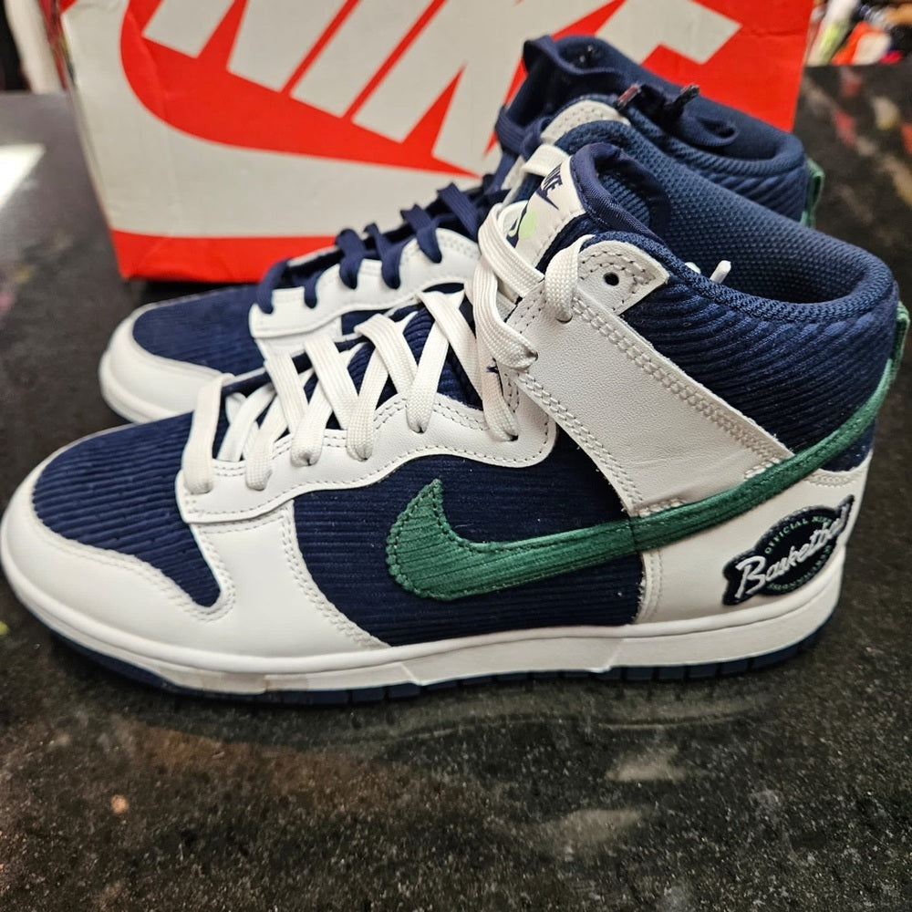 Sz 8.5 high top dunks great condition