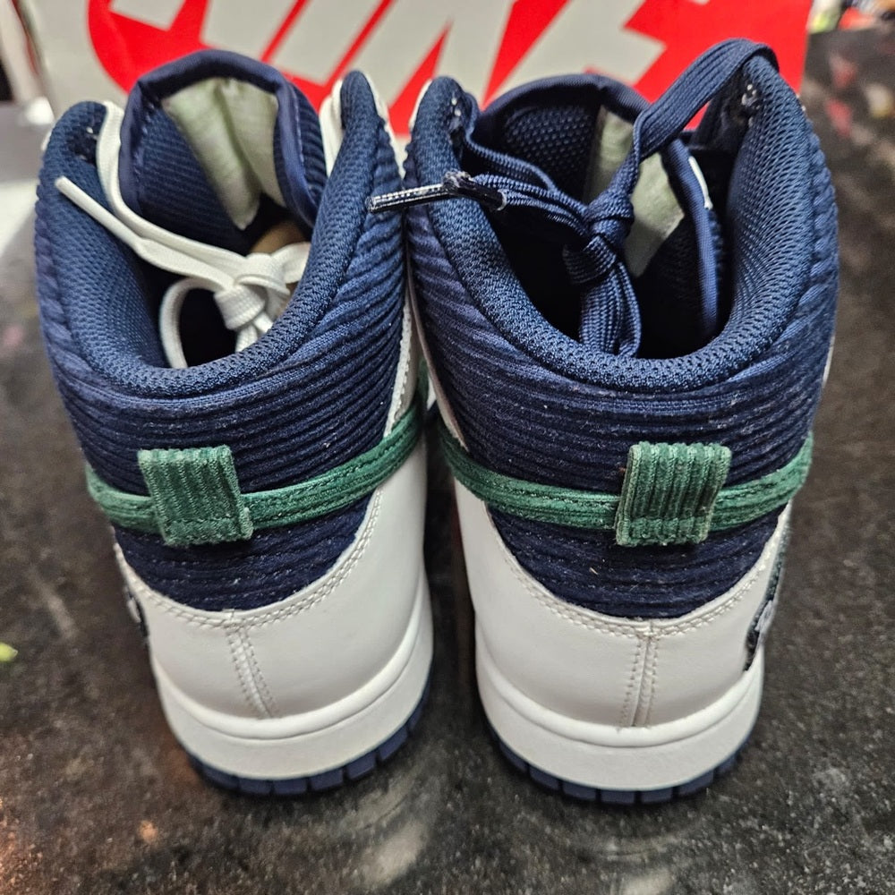 Sz 8.5 high top dunks great condition