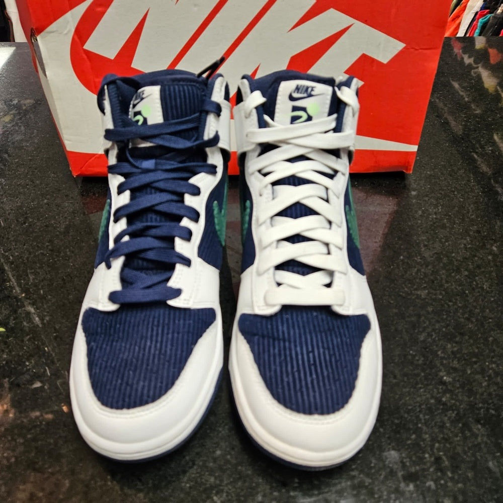 Sz 8.5 high top dunks great condition