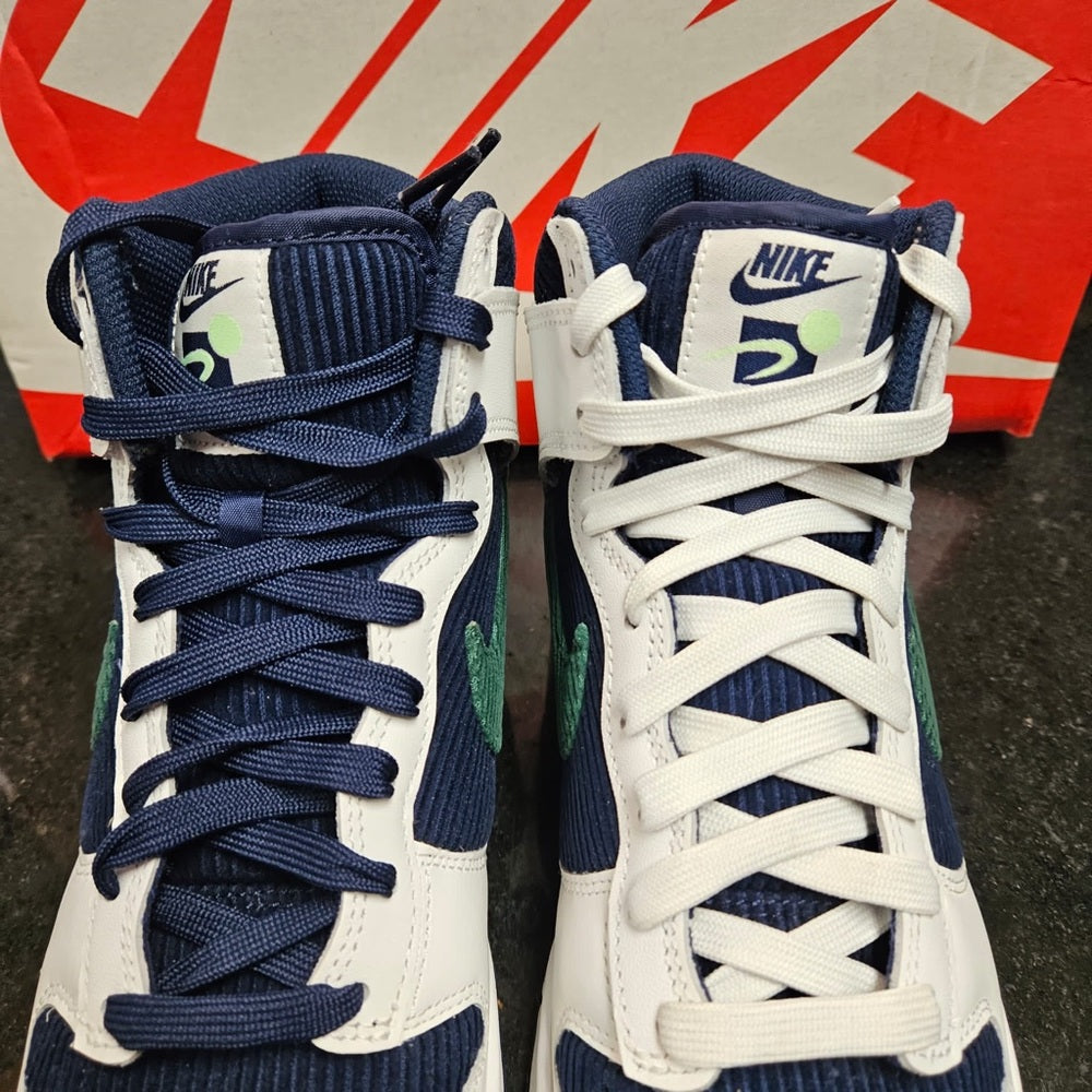 Sz 8.5 high top dunks great condition