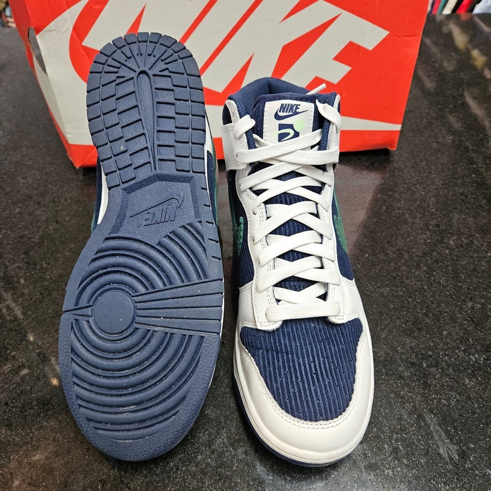 Sz 8.5 high top dunks great condition