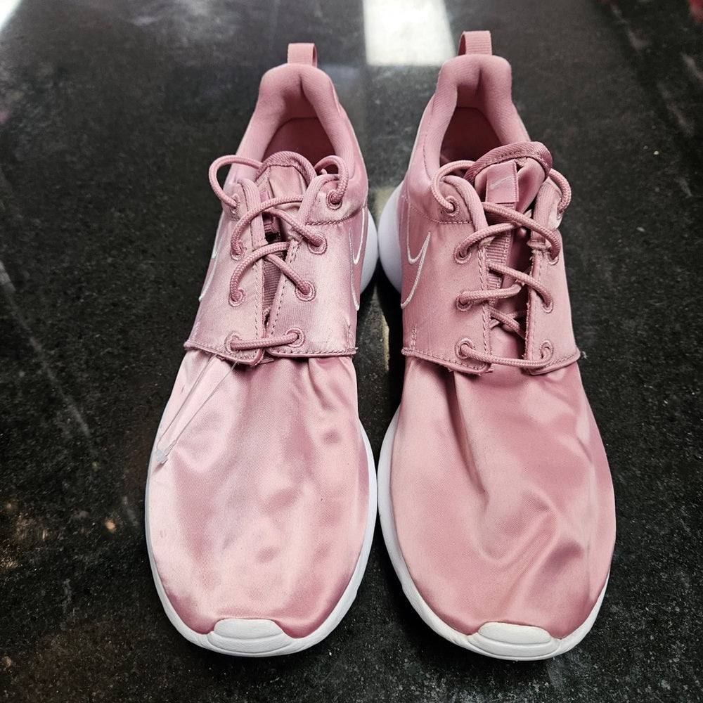 Sz 7 women’s pink running shoes