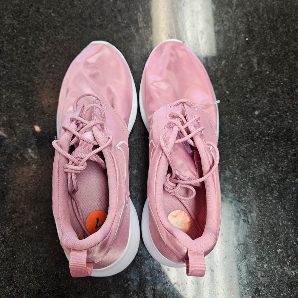 Sz 7 women’s pink running shoes