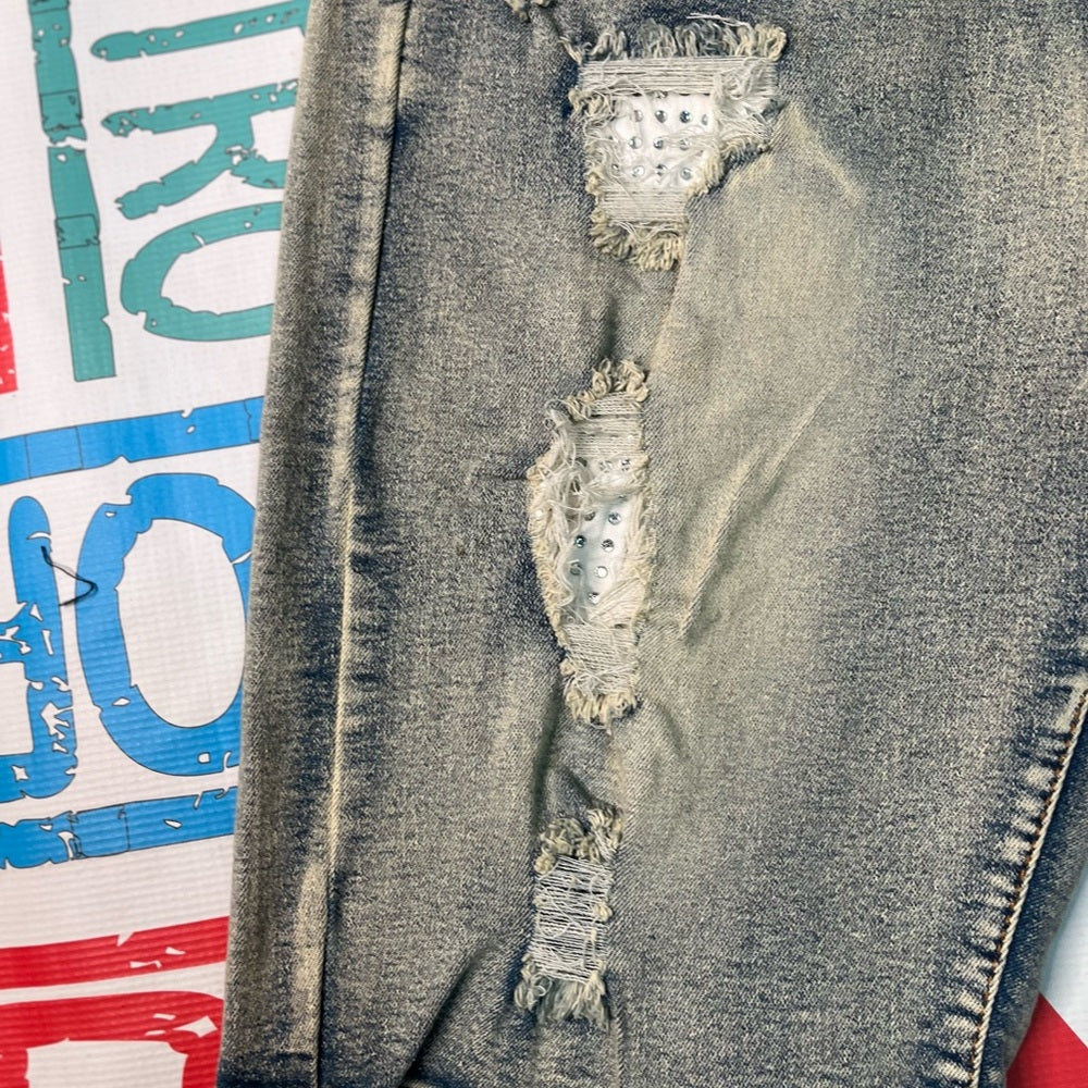 Sz 32 rhymestone design light denim
