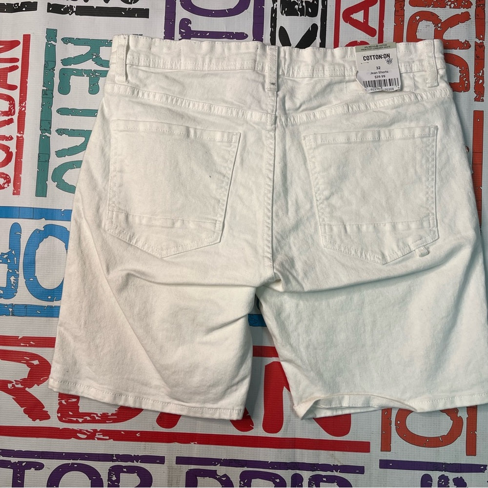 White cotton on shorts sz 32