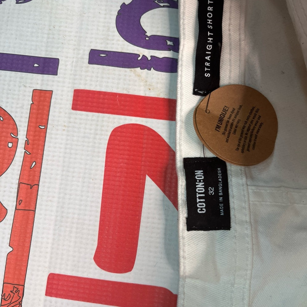 White cotton on shorts sz 32