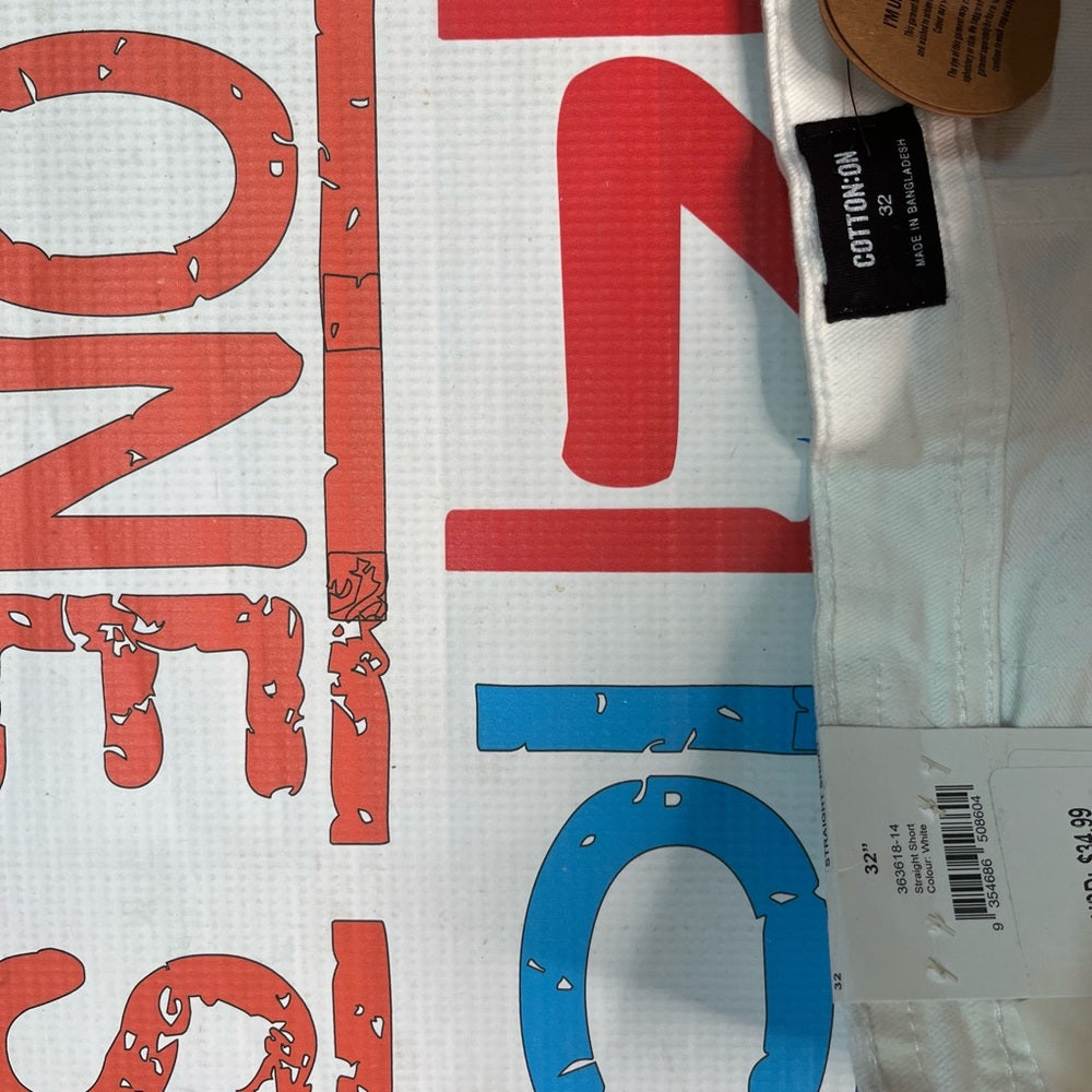 White cotton on shorts sz 32