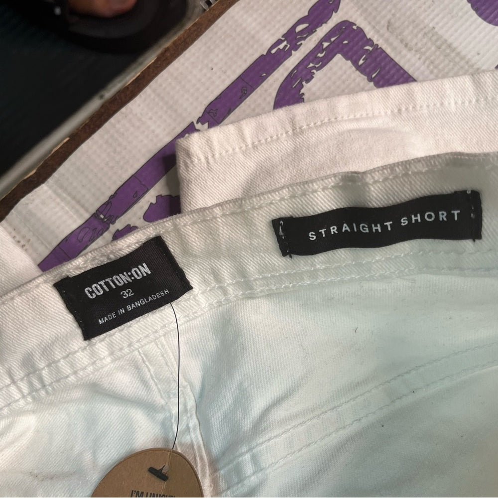 White cotton on shorts sz 32