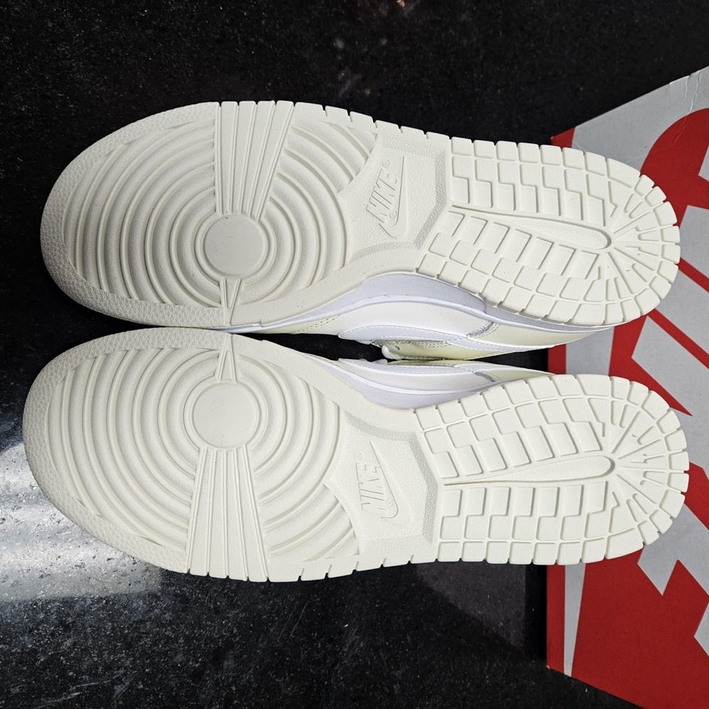 COCONUT MILK/WHITE-SAIL sz 8 dunk lows