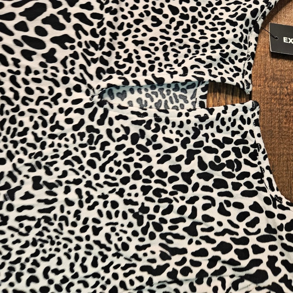 Women's Ruched Sleeve Iced Leopard Print Top sz M