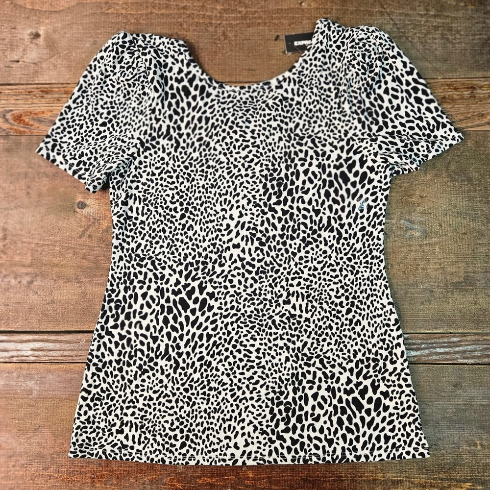 Women's Ruched Sleeve Iced Leopard Print Top sz M