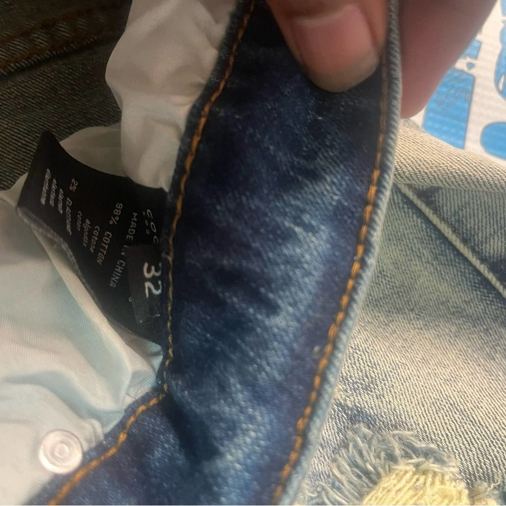 Sz 32 denim ripped patch jeans