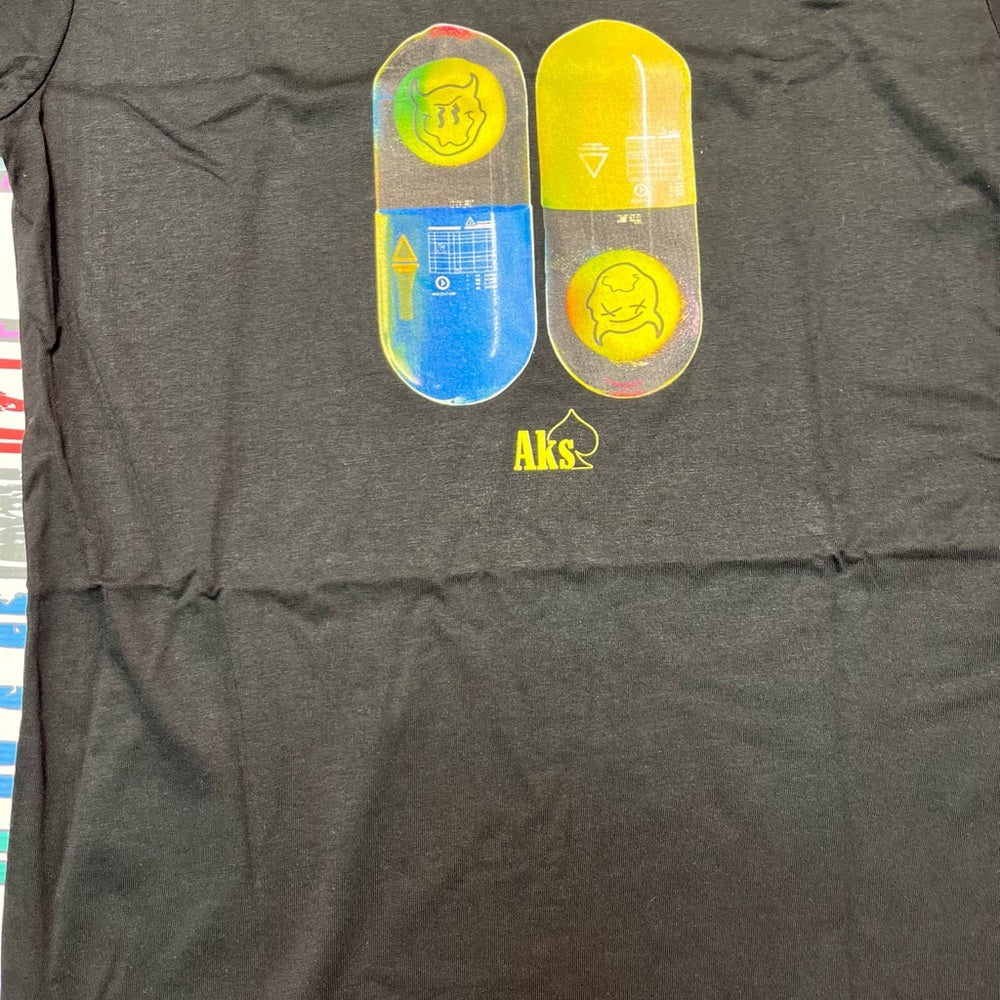 Sz Various pill graphic tee