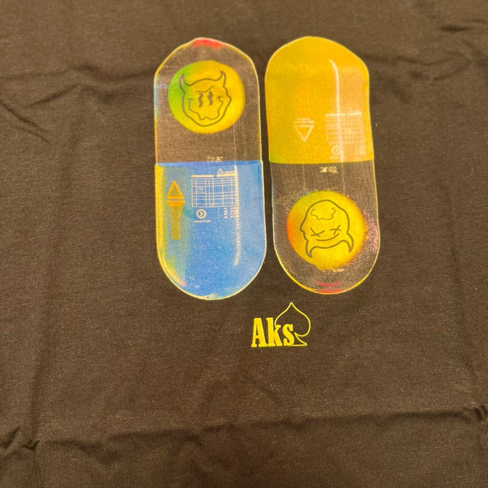 Sz Various pill graphic tee