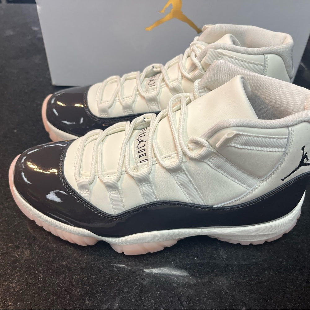 WOMEN'S AIR JORDAN 11 RETRO - "NEAPOLITAN"     SZ VARIOUS