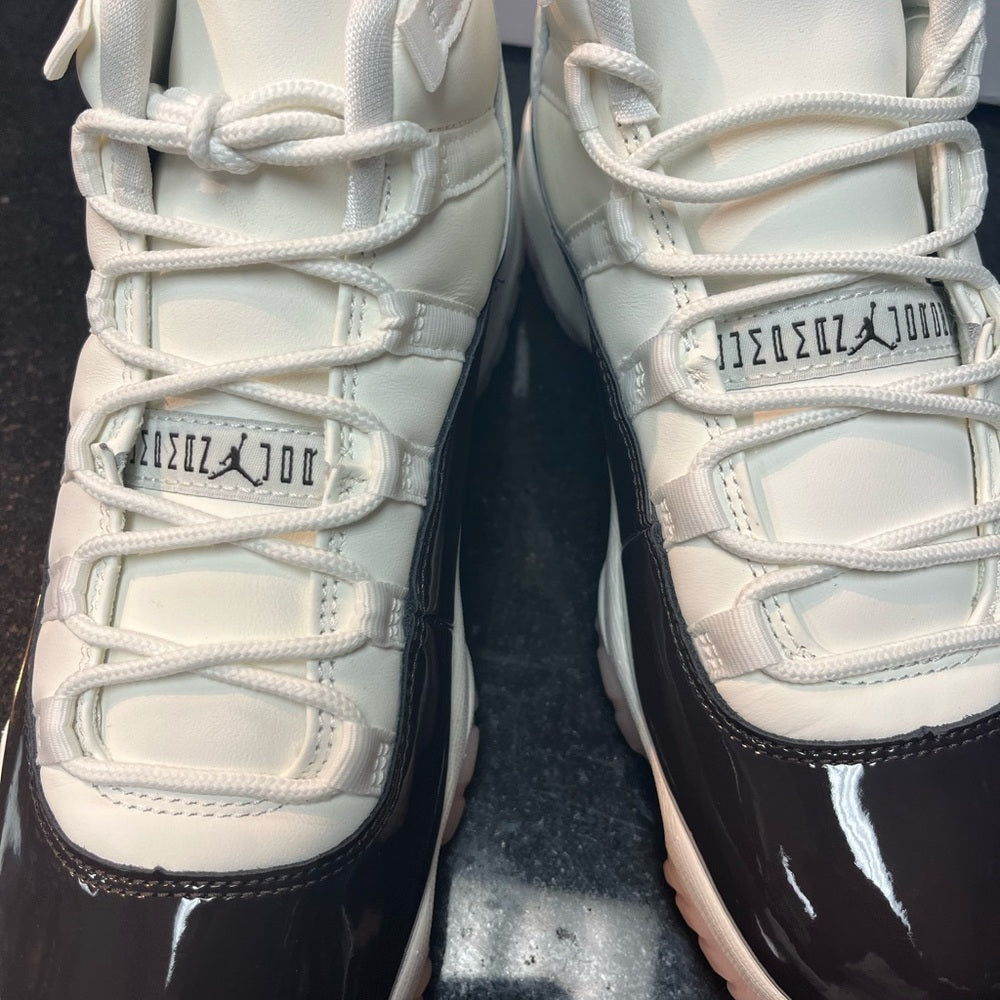 WOMEN'S AIR JORDAN 11 RETRO - "NEAPOLITAN"     SZ VARIOUS
