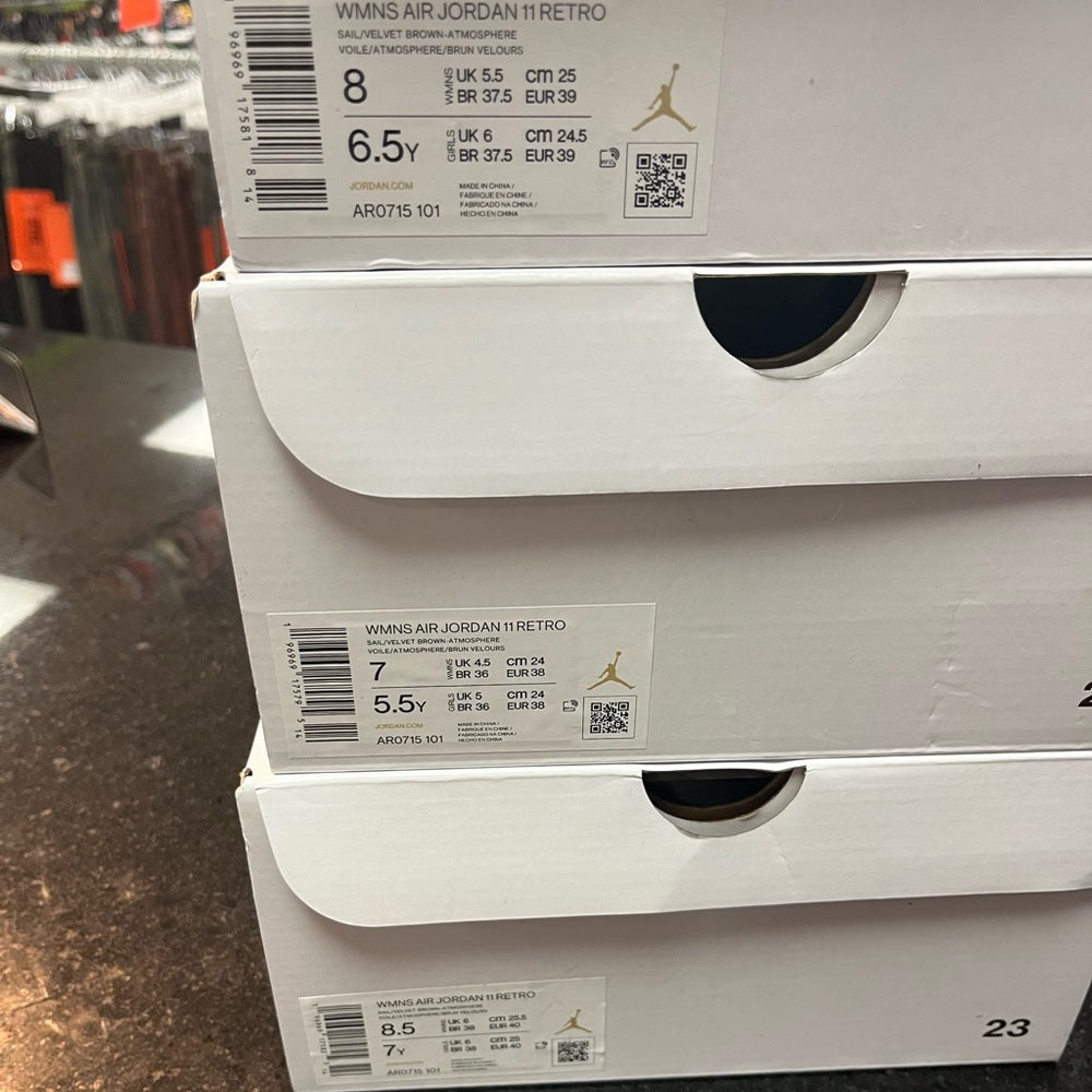 WOMEN'S AIR JORDAN 11 RETRO - "NEAPOLITAN"     SZ VARIOUS