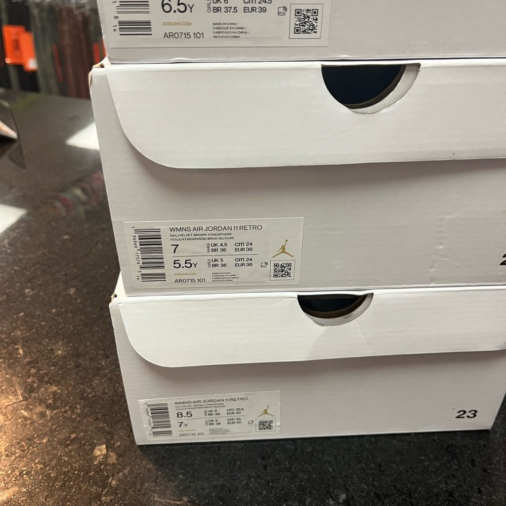 AIR JORDAN 11 RETRO - "NEAPOLITAN"     SZ VARIOUS