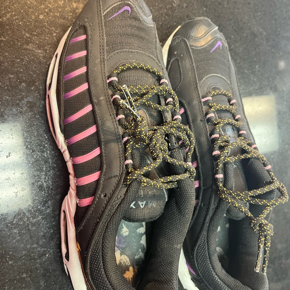 Nike tailwind sz 9 great condition no box included